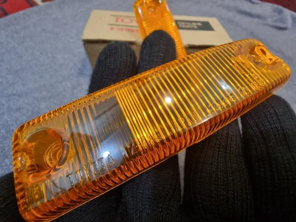 Corolla 1975-79 Ke30 ke35 ke36 fender indicator lenses NOS OEM 2