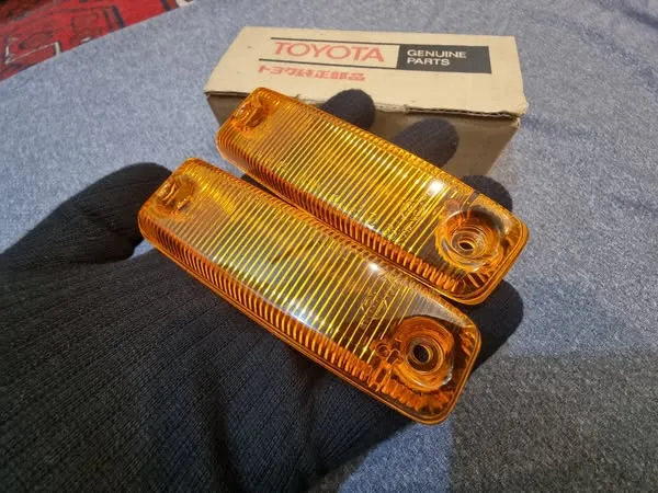 Corolla 1975-79 Ke30 ke35 ke36 fender indicator lenses NOS OEM 3