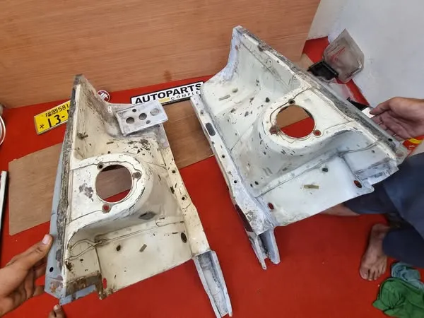 Corolla 1980-83 front inner fender aprons pair 1
