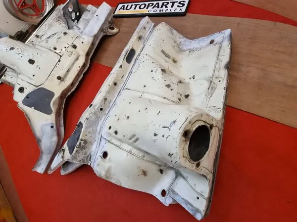 Corolla 1980-83 front inner fender aprons pair 3