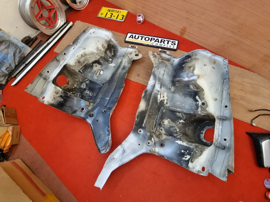 Corolla 1980-83 front inner fender aprons pair 7