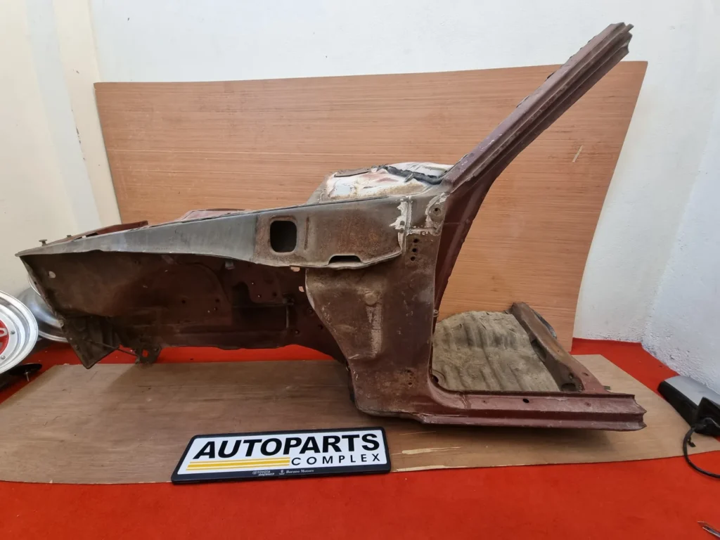 Corolla 1980-83 inner fender apron left side 6