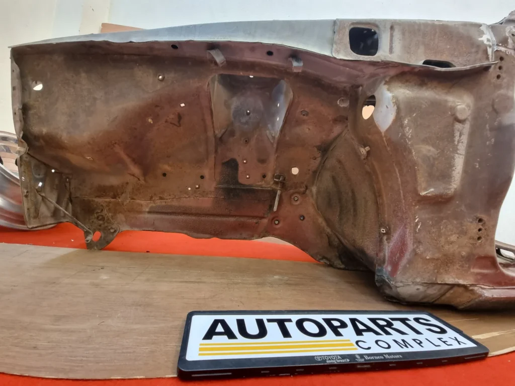 Corolla 1980-83 inner fender apron left side 8