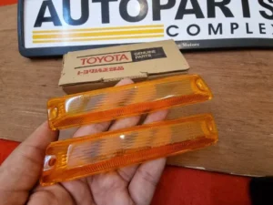 Cressida 1976-79 rx30 mx32 mx41 fender indicator lenses NOS OEM1