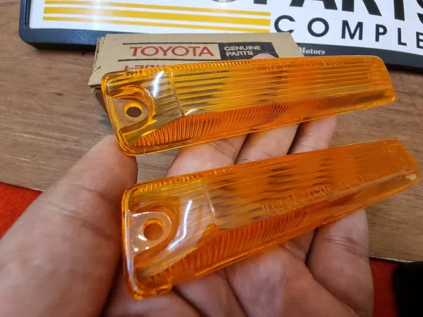 Cressida 1976-79 rx30 mx32 mx41 fender indicator lenses NOS OEM2