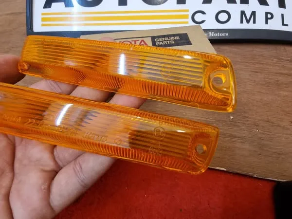 Cressida 1976-79 rx30 mx32 mx41 fender indicator lenses NOS OEM3