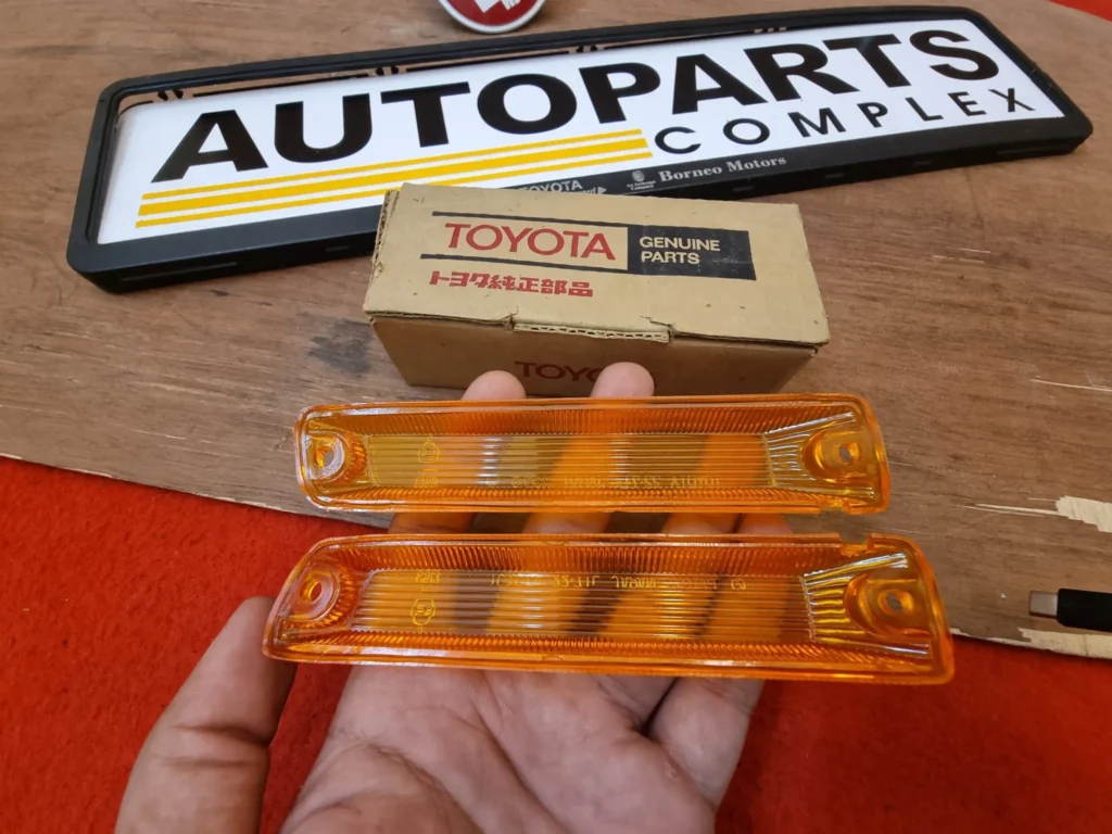 Cressida 1976-79 rx30 mx32 mx41 fender indicator lenses NOS OEM5
