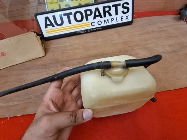 Hilux 1979-83 LN40 LN46 LN41 Coolant reservoir radiator bottle 2