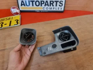 Hilux pickup 1979-83 AC side vents 1