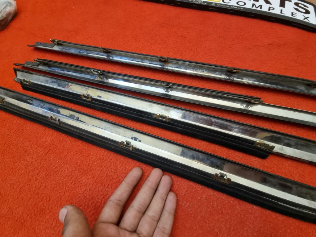 Toyota Corona rt132 rt130 tt132 xt130 Door chrome weatherstrips 6