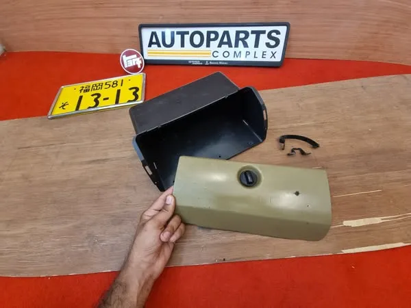 Toyota hilux pickup 1979-83 Rn3# Rn4# Ln4# Glove compartment 1