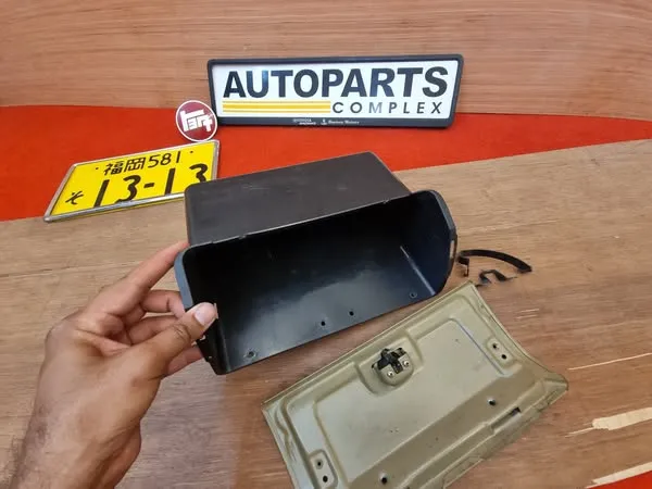 Toyota hilux pickup 1979-83 Rn3# Rn4# Ln4# Glove compartment 3