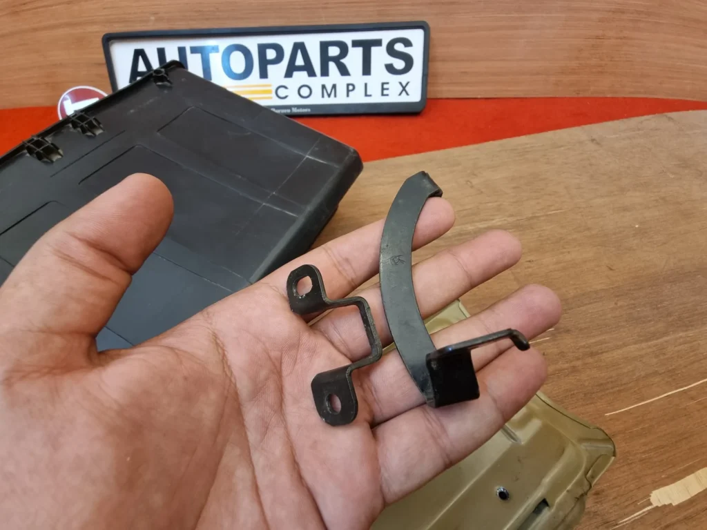 Toyota hilux pickup 1979-83 Rn3# Rn4# Ln4# Glove compartment 6