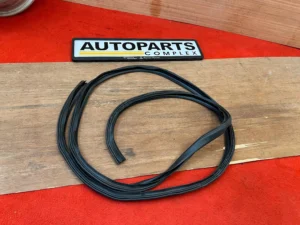 Corolla 1975-79 Ke30 Te31 trunk weatherstrip rubber seal 1