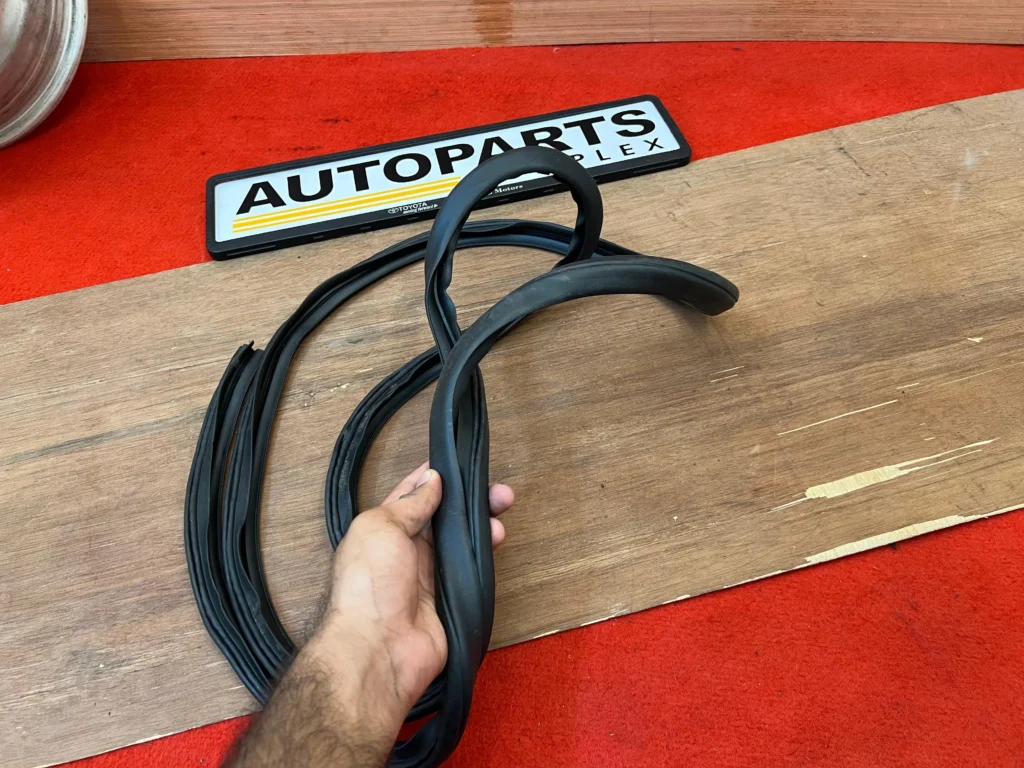 Corolla 1975-79 Ke30 Te31 trunk weatherstrip rubber seal 2