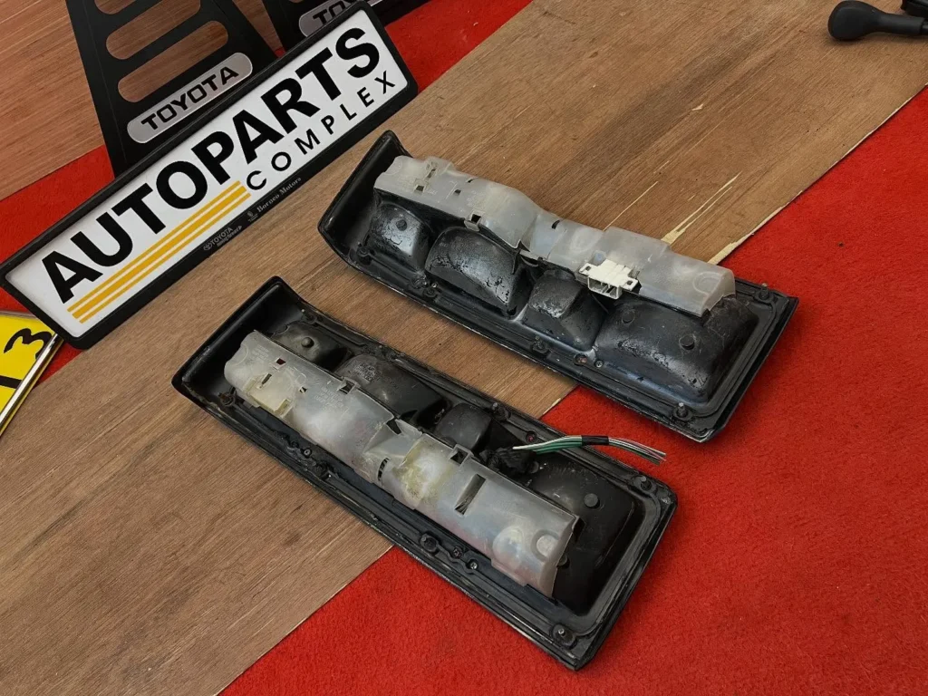 Corolla 1982 1983 Ke70 Te72 OEM tail lights7