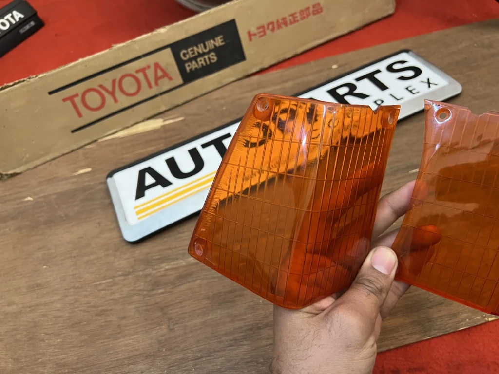 Corolla 1982 1983 USDM corner lamp lenses (2)