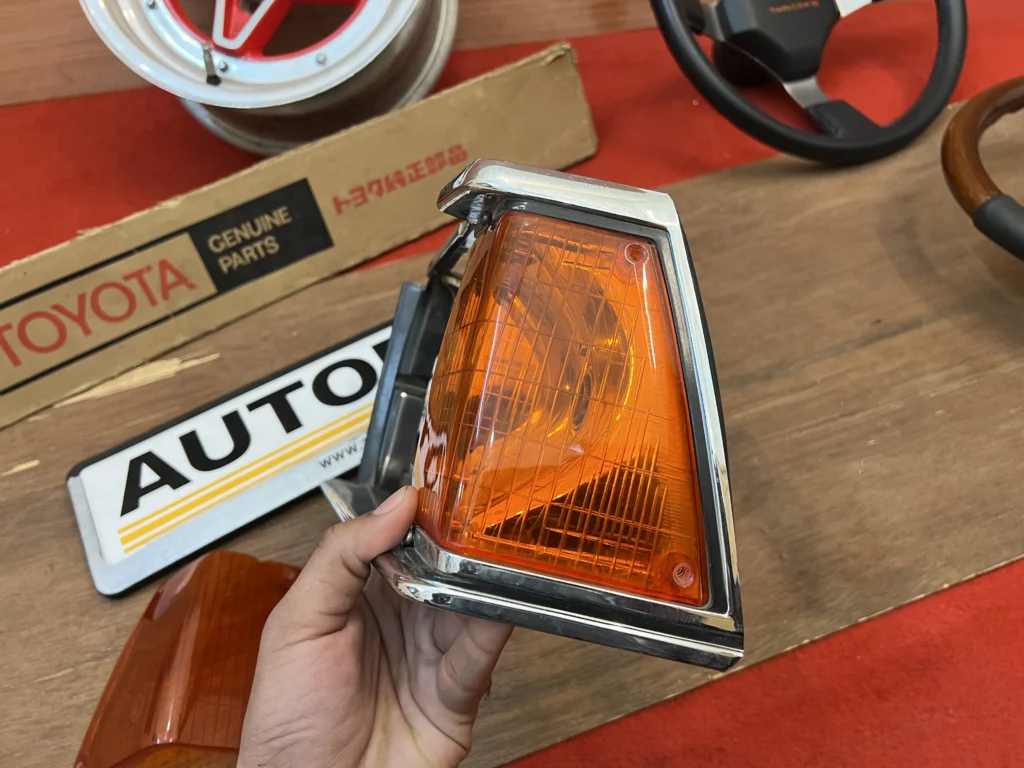 Corolla 1982 1983 USDM corner lamp lenses (7)