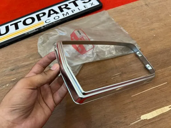 Corona Rt40 1968 tail ligh surround bezel2