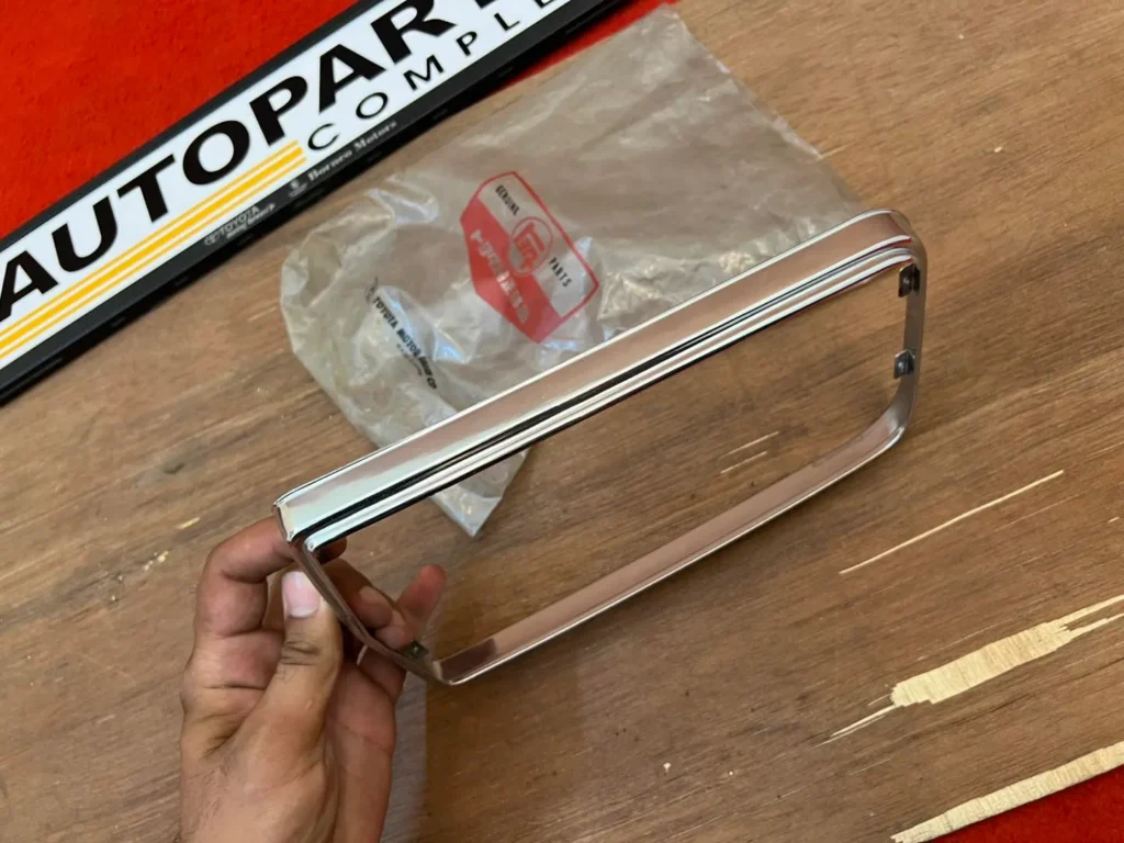 Corona Rt40 1968 tail ligh surround bezel4