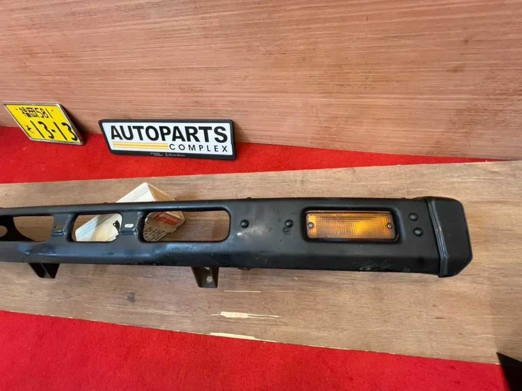 Hilux pickup 4WD 1981 1982 1983 front bumper6