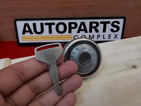 Toyota 1970s ke20 Te27 Rt80 Rt81 fuel cap lock with key 2
