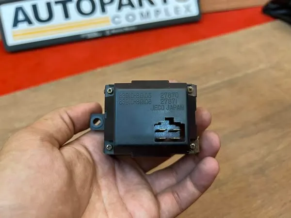 Toyota 4 Runner, Digital Clock, 1984-1989, Tested and working condition 3