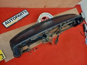 Toyota Crown 1989-91 s130 gs131 ms131 hardtop Dashpad in blue 1