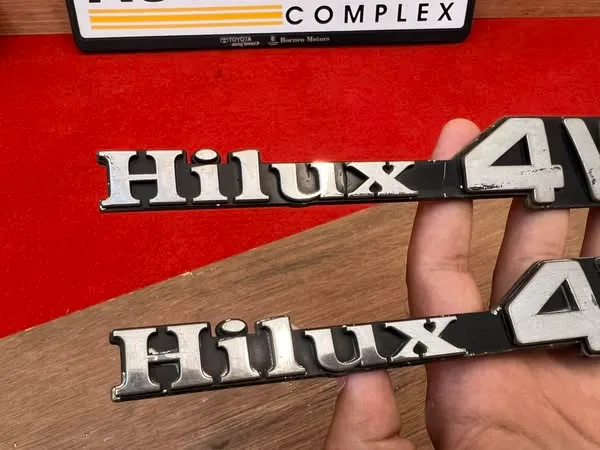 Toyota Hilux pickup 1979-83 Rn36 Ln46 4wd fender badges 4