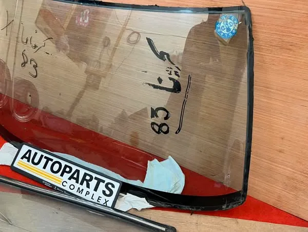 Toyota corona 1983-87 ST140 ST141 RT142 TT140 front windshield 2