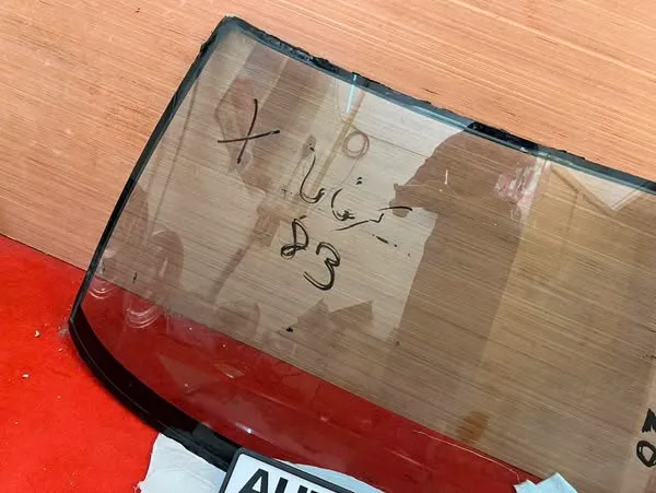 Toyota corona 1983-87 ST140 ST141 RT142 TT140 front windshield 3