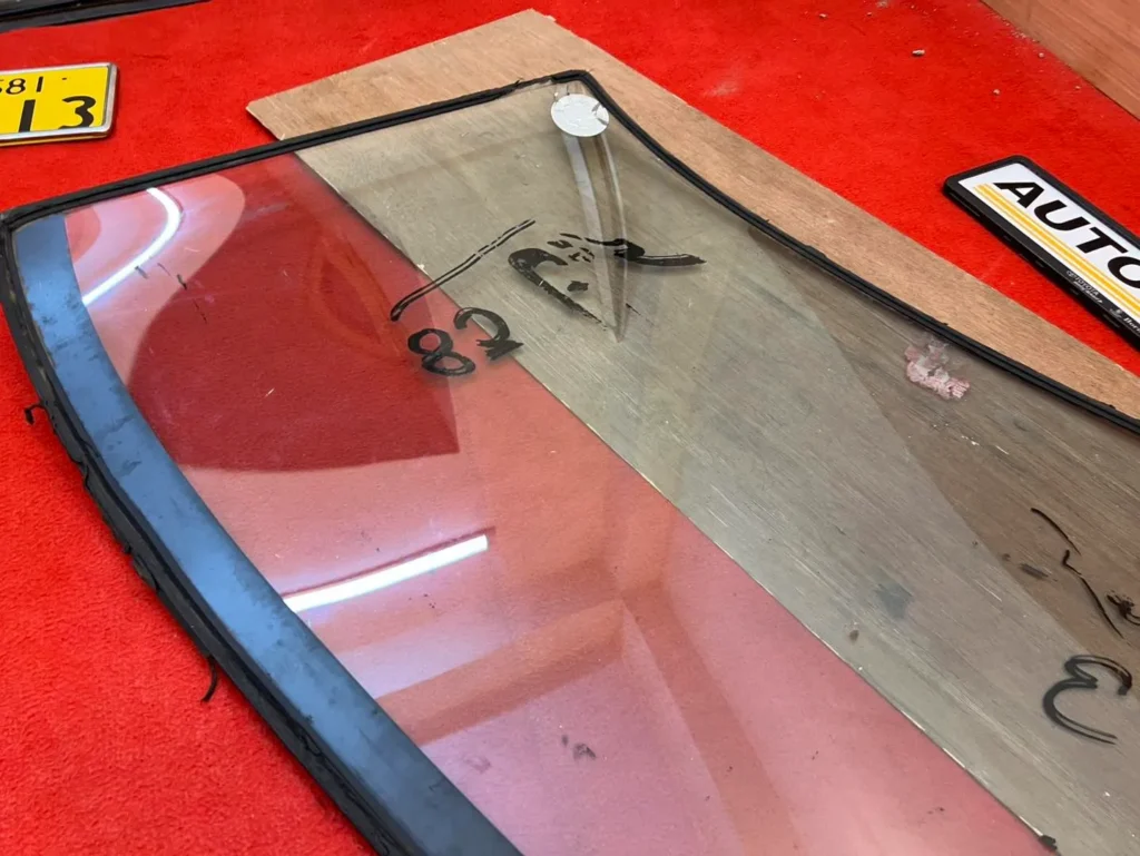 Toyota corona 1983-87 ST140 ST141 RT142 TT140 front windshield 6