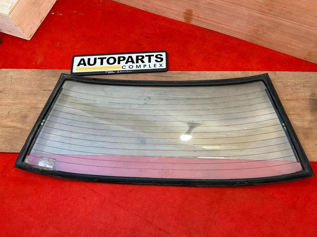 door sedan rear windshield with rubber seal and chrome trims 8