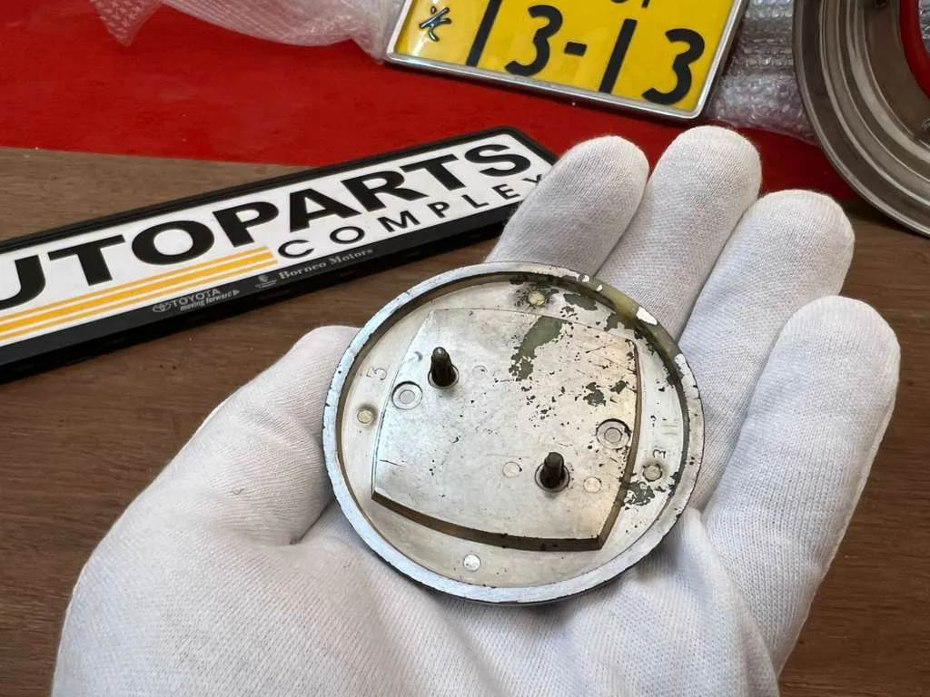 Corolla 1971 1972 ke20 Te21 Te27 deluxe fender badge 4