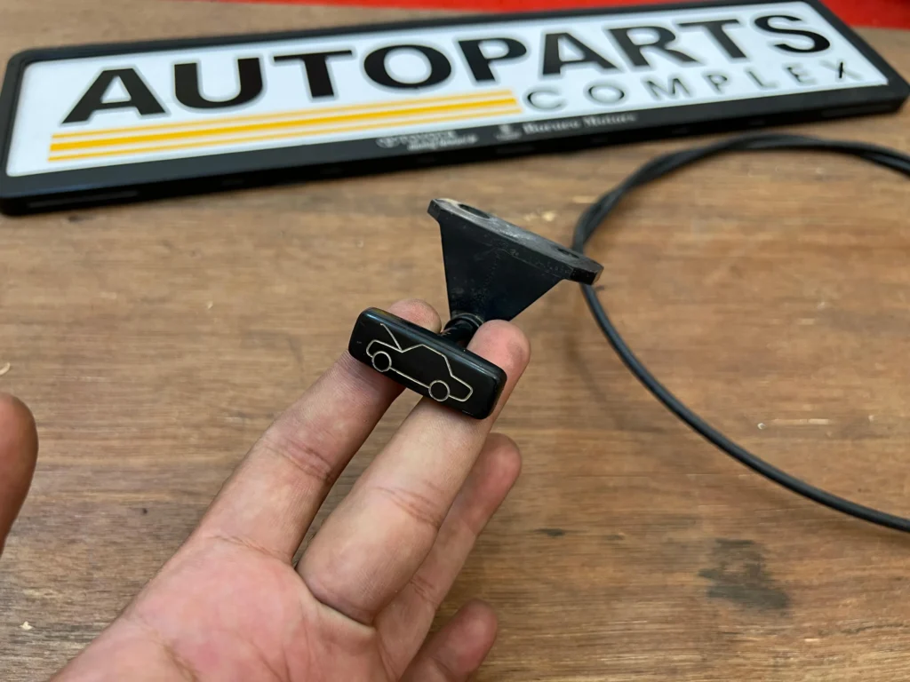 Corolla 1975 - 1979 bonnet cable5