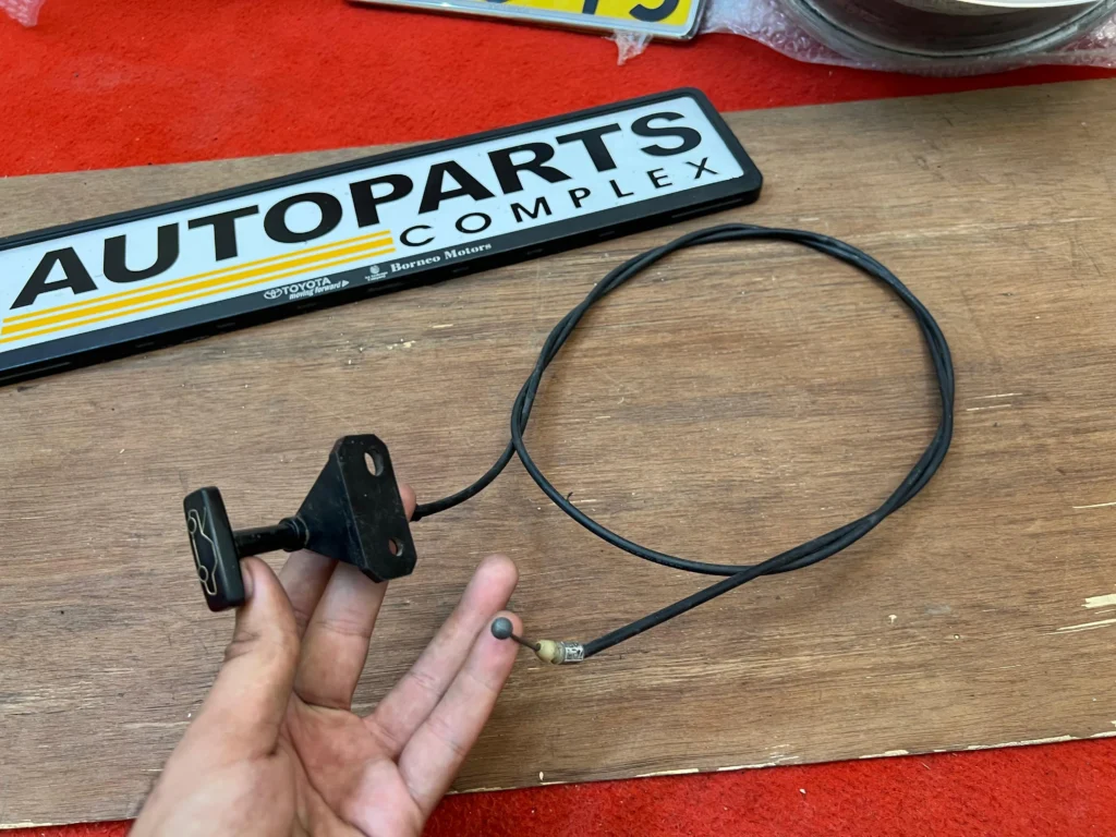 Corolla 1975 - 1979 bonnet cable6