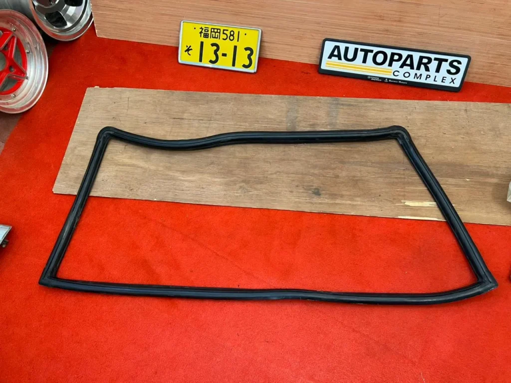 Corolla 1975 - 1979 ke30 Te31 rear windshield rubber seal1