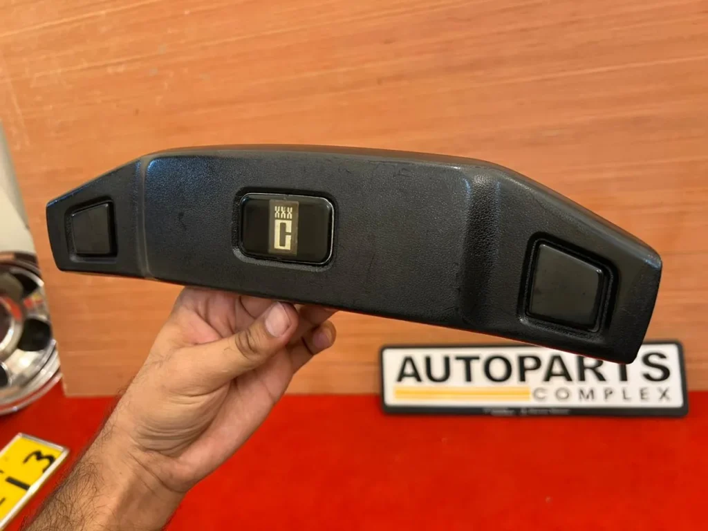 Corolla 1980 1981 DX steering wheel pad with badge3