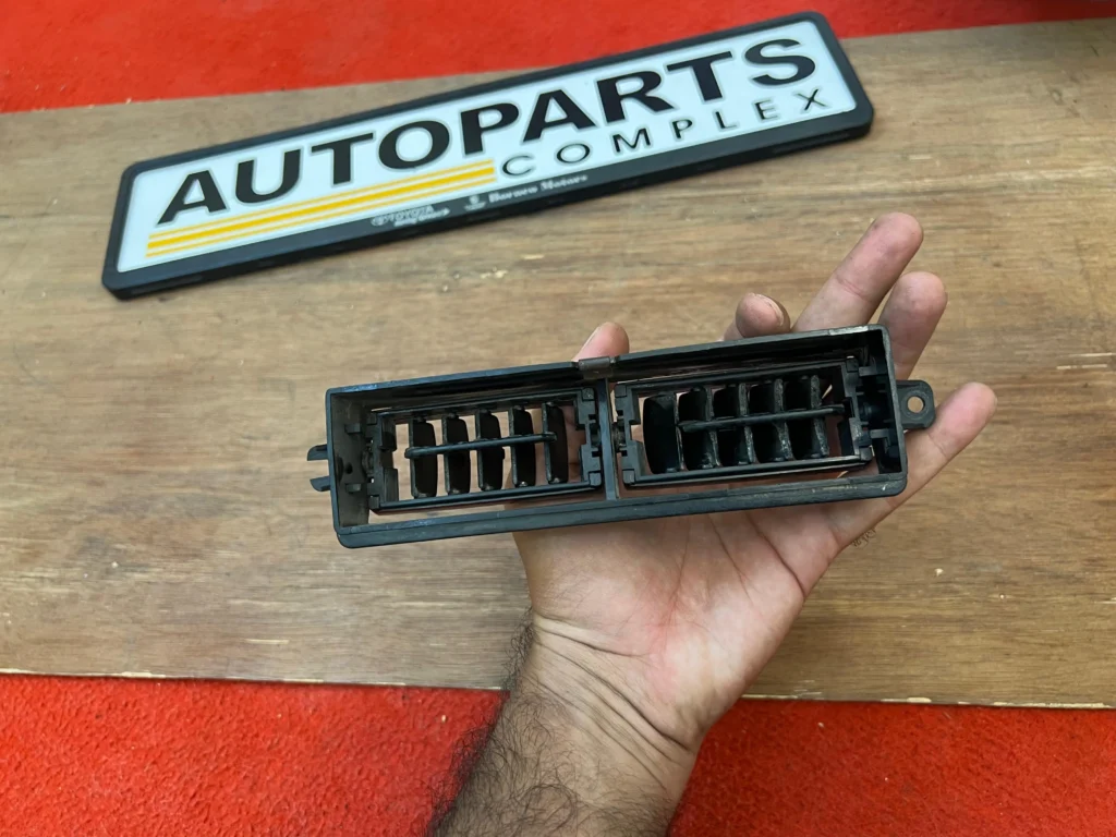Corolla 1980 - 1981 Ke70 Te72 center AC vent4