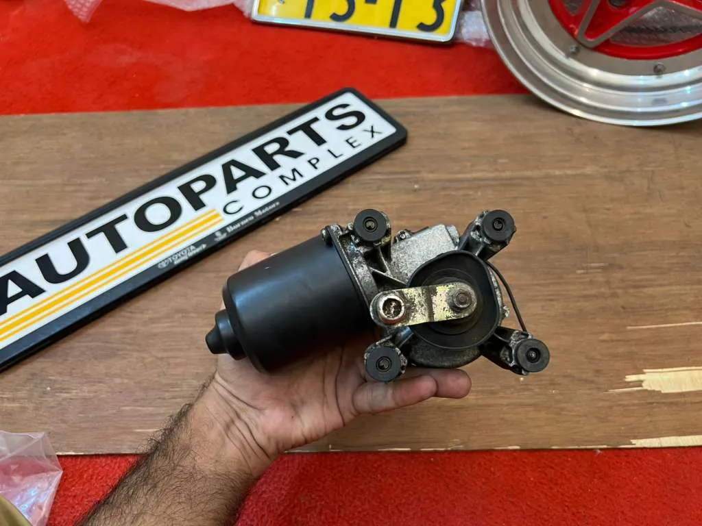 Corolla 1980 - 1983 LHD windshield wiper motor Te72 Ae71 Ke70 2