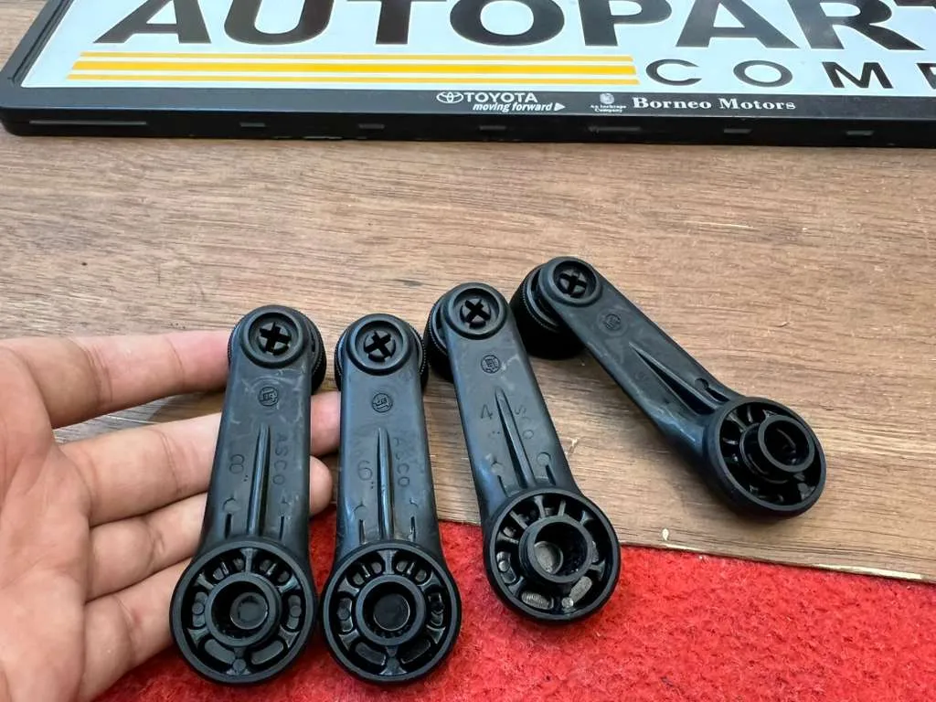 Corolla 1980 - 1983 OEM SE window winder handles in black2