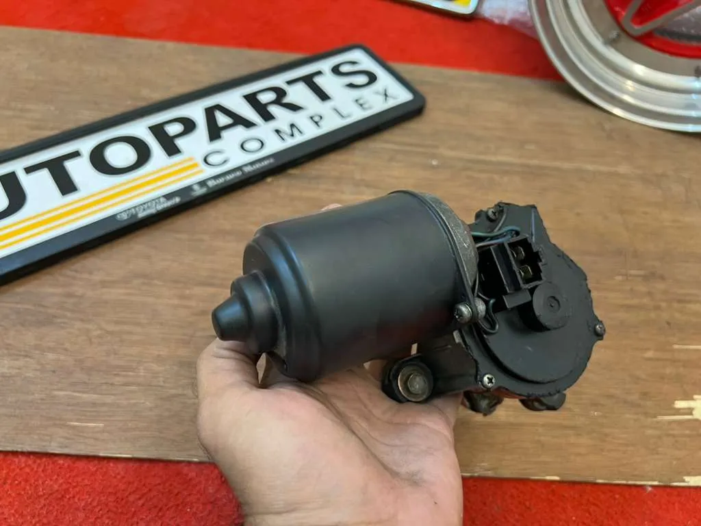 Corolla 1980 - 1983 RHD windshield wiper motor Te72 Ae71 Ke70 4