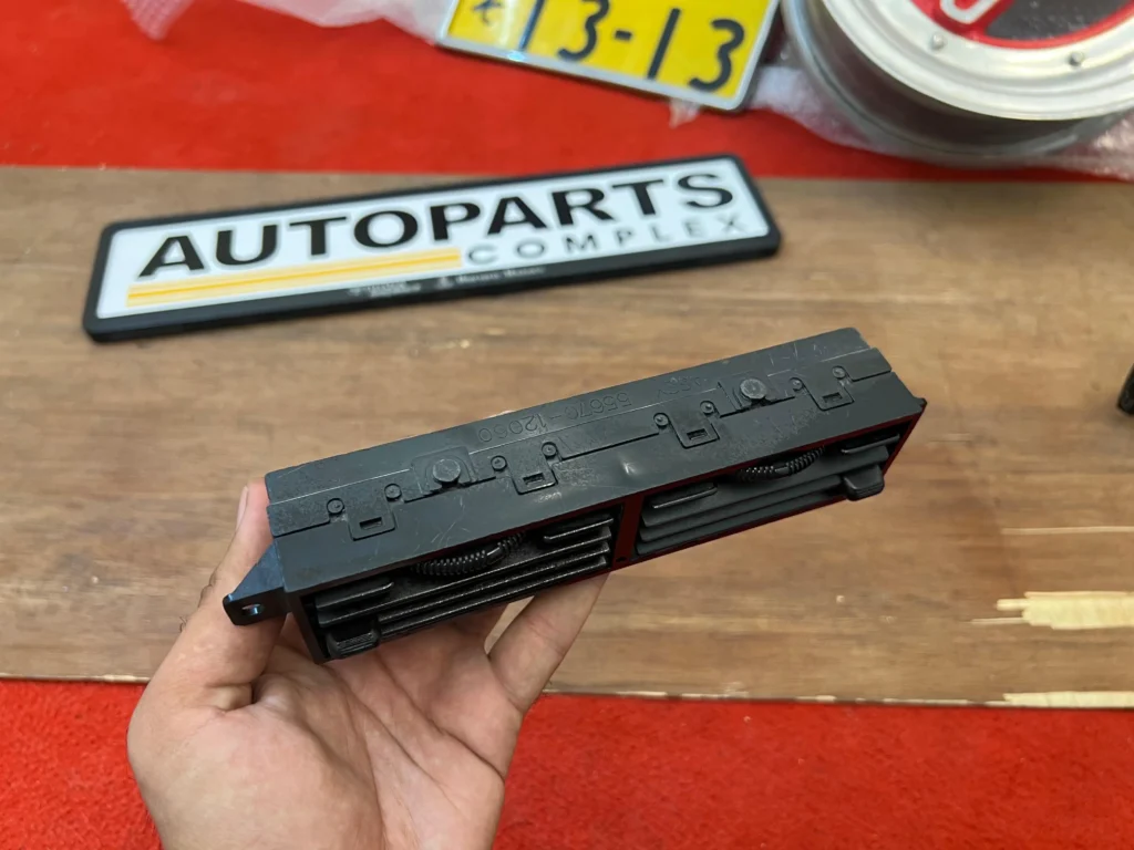 Corolla 1982 1983 Ke70 Te72 center AC vent.4