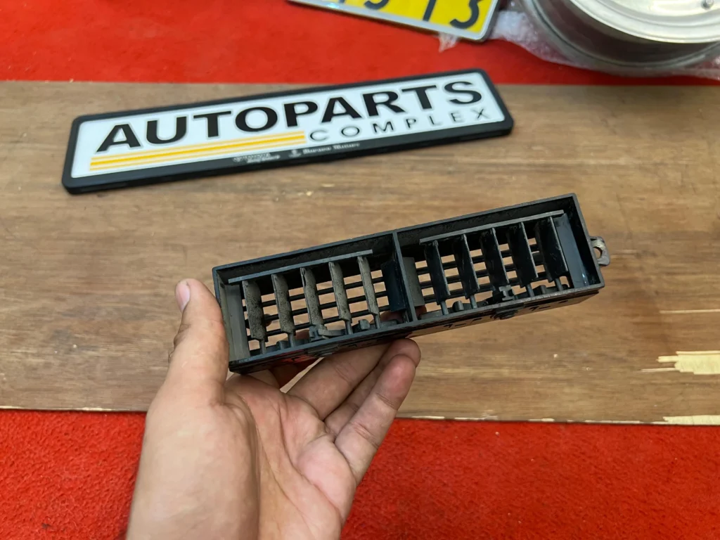 Corolla 1982 1983 Ke70 Te72 center AC vent5