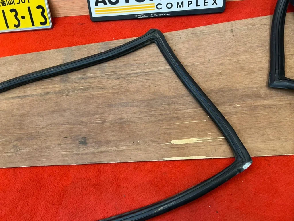 Corolla Ke20 Te27 ke26 Te21 1971-74 front windshield rubber seal 3