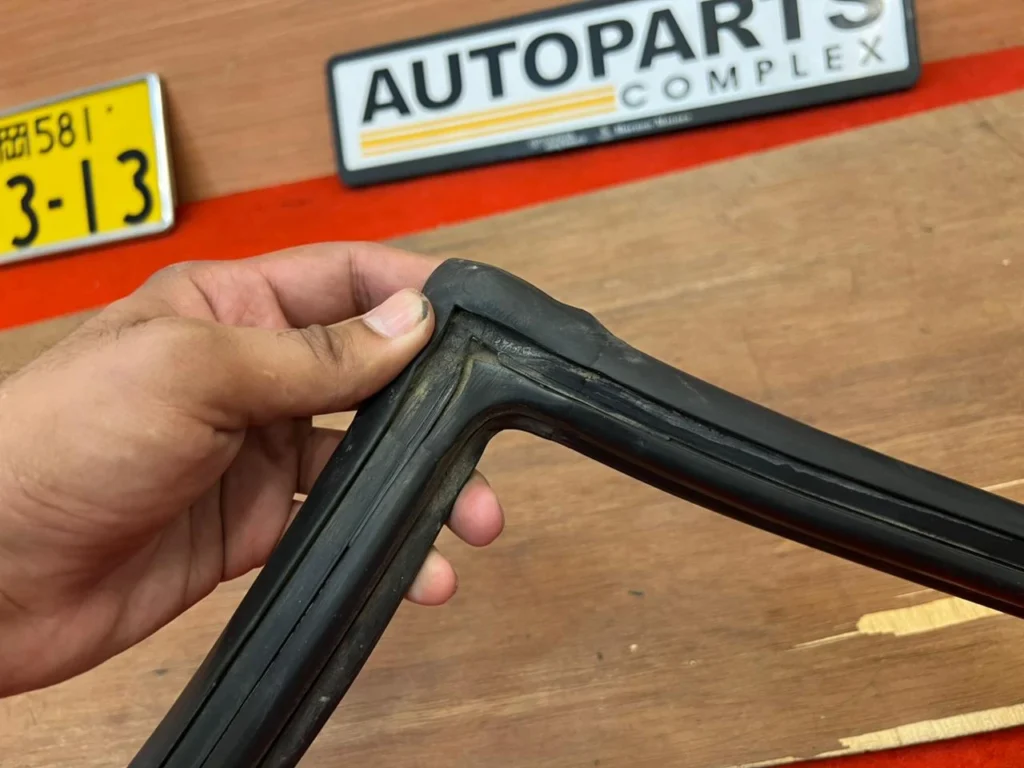 Corolla Ke20 Te27 ke26 Te21 1971-74 front windshield rubber seal 4