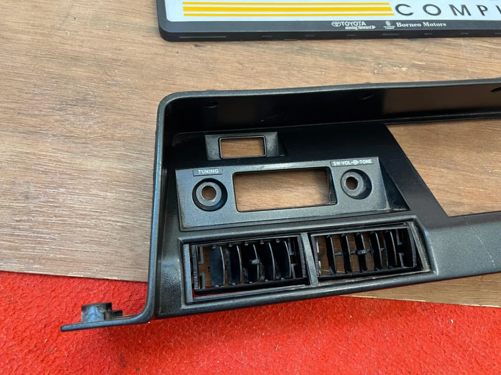 Corolla Ke70 Ae70 1980 - 1981 RHD dash cluster panel2