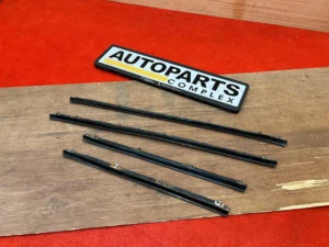 Corolla Ke70 Door weatherstrips for sedanwagon1