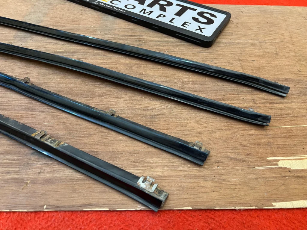 Corolla Ke70 Door weatherstrips for sedanwagon2