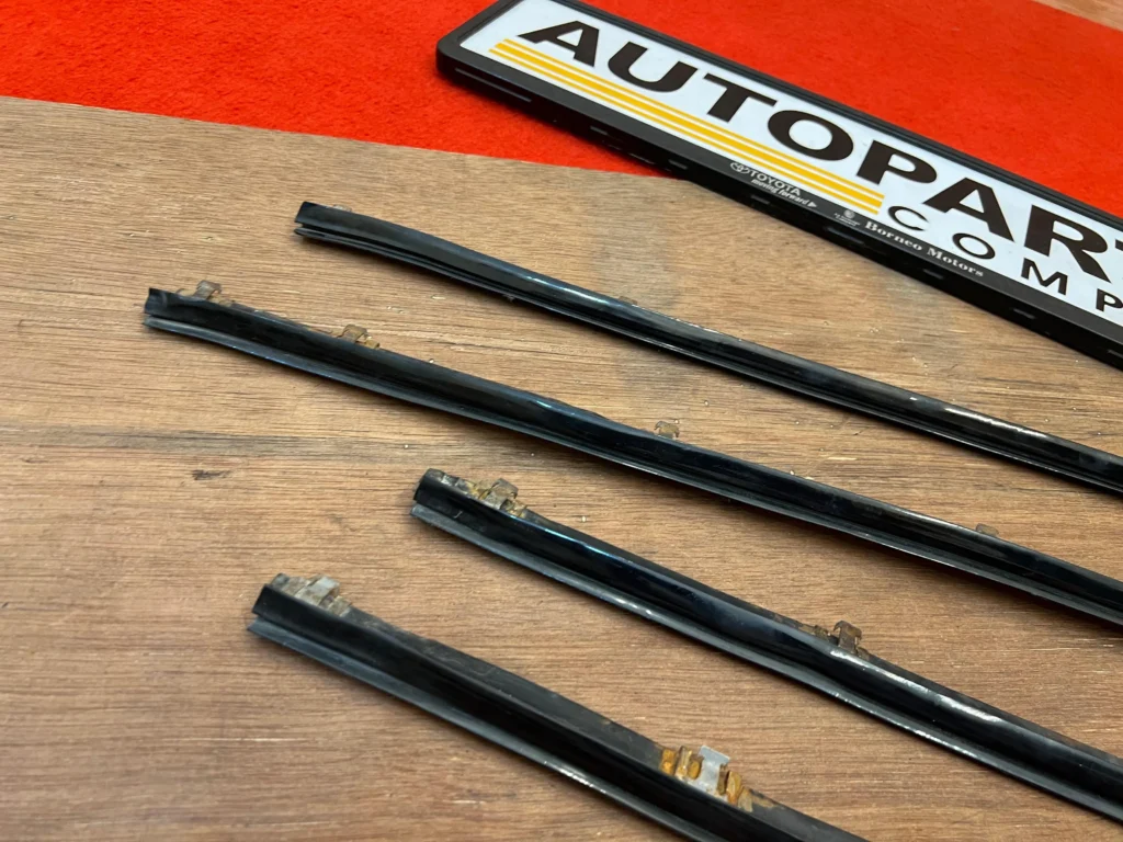 Corolla Ke70 Door weatherstrips for sedanwagon5